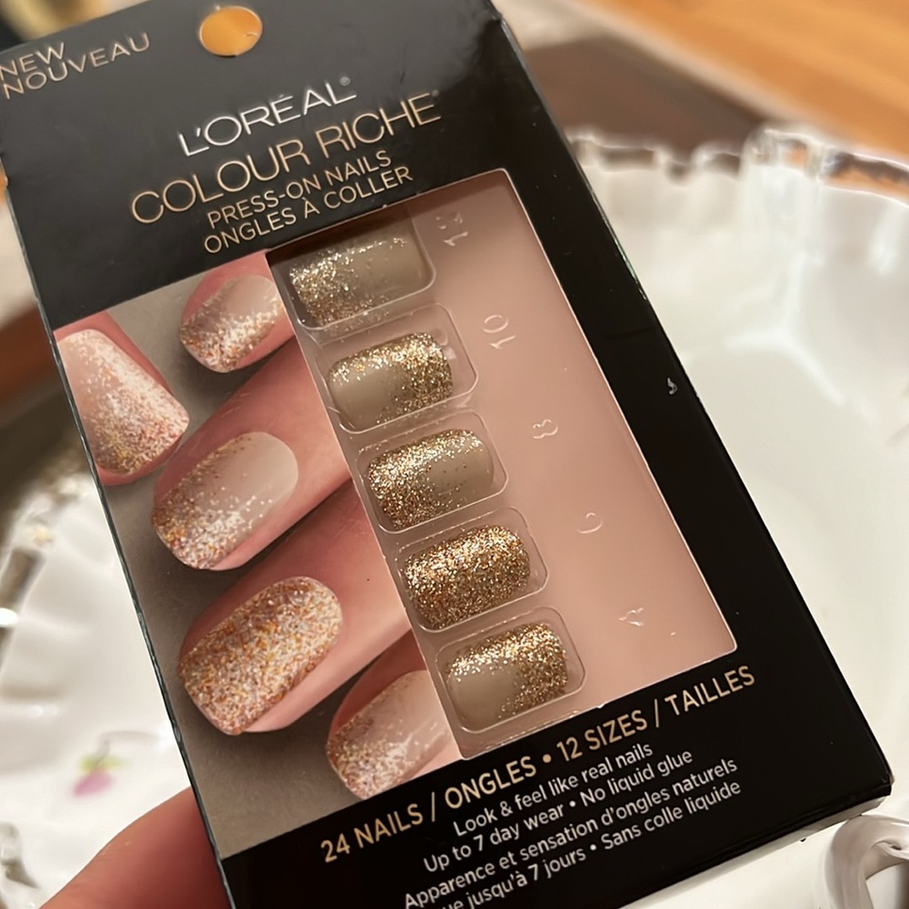 Loreal Colour Riche Press-On Nails - Nude Muse Desgns - NIB - Picture 3 of 5